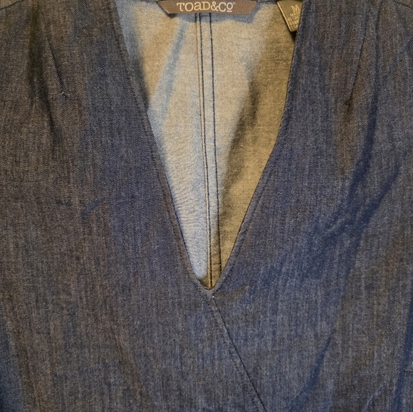 Toad&Co Short Sleeved Denim Top Size Medium - Picture 2 of 11